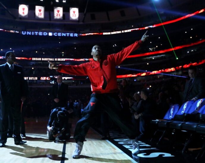 Editorial: Derrick Rose, a Chicago legend forever, calls it a career
