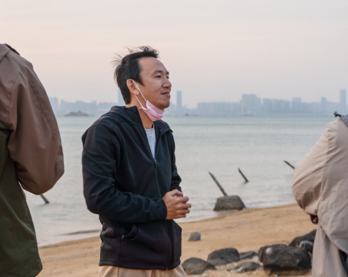 Chinese travelers trickle back to a Taiwanese island, mere miles from the mainland