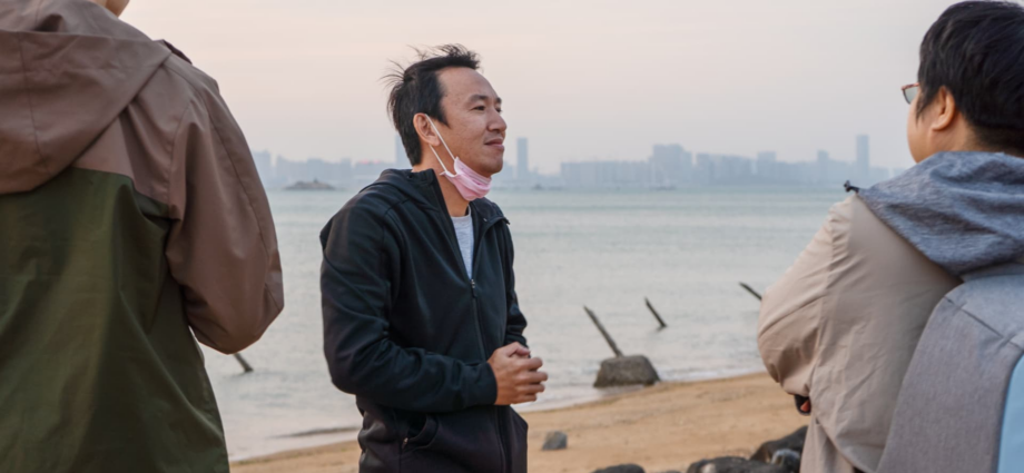 Chinese travelers trickle back to a Taiwanese island, mere miles from the mainland