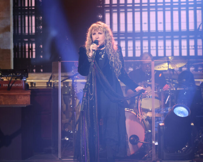 ‘Saturday Night Live’ Technical Issue Before Stevie Nicks’ Performance Halts the Live Show