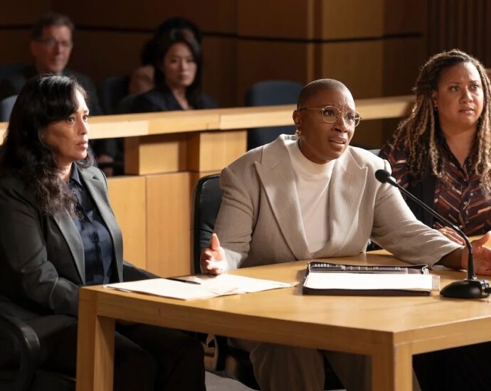 ‘9-1-1’ Star Aisha Hinds Says Hen’s ‘Bubbling Desperation’ Led to Episode 4 Twist Ending