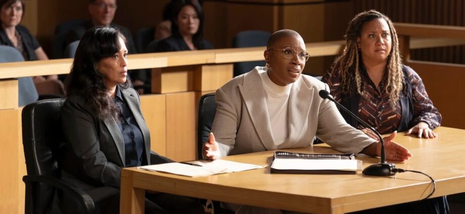 ‘9-1-1’ Star Aisha Hinds Says Hen’s ‘Bubbling Desperation’ Led to Episode 4 Twist Ending