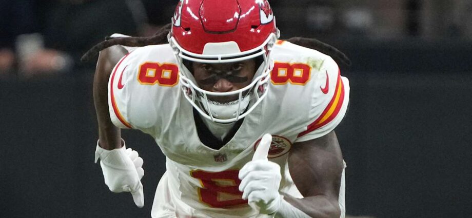Chiefs HC Andy Reid expects ‘to see more’ from WR DeAndre Hopkins on Monday night vs. Buccaneers                          Oct 29, 2024