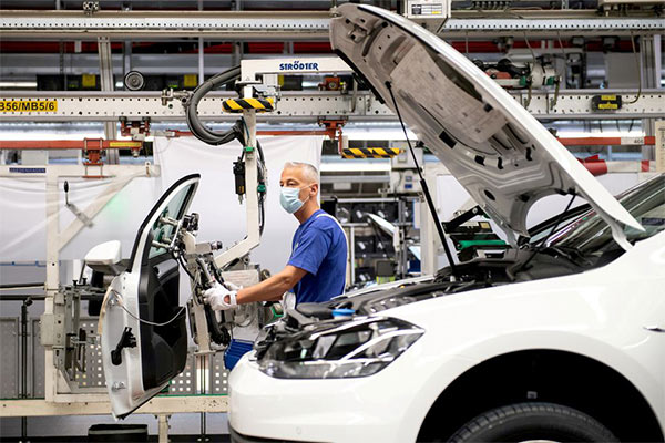 VW Workers Wages Are More Than Those At BMW And Mercedes-Benz