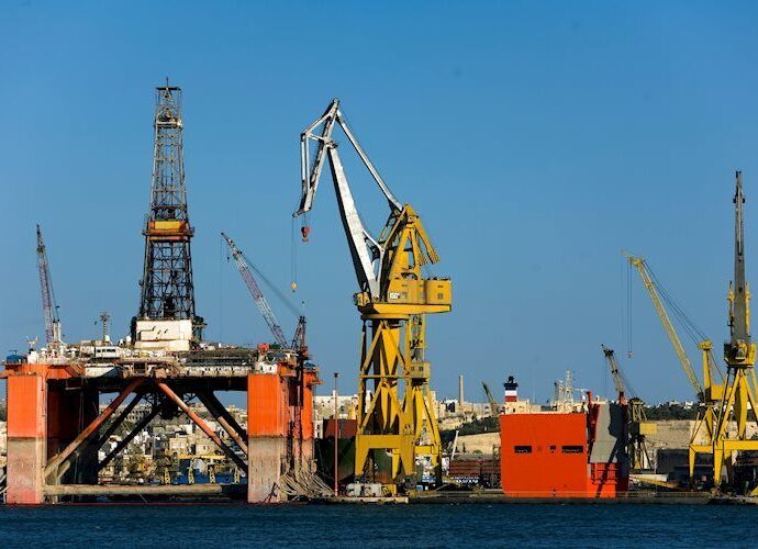 WTI holds steady below $69.50 amid mounting Russia-Ukraine tensions