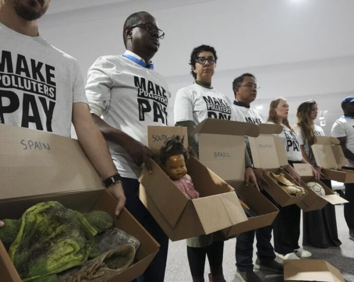 Editorial: Let’s not let political chaos distract us from the unfolding climate catastrophe