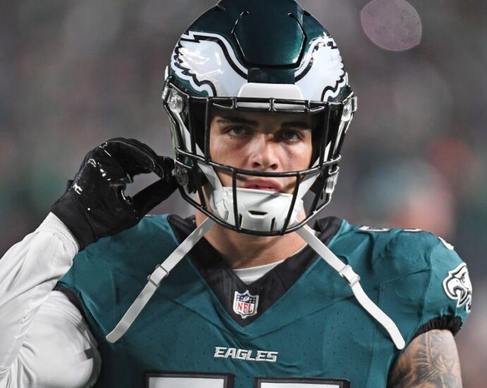 The Eagles’ fullback suffered a season-ending injury