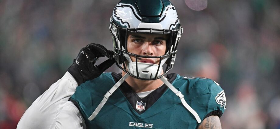 The Eagles’ fullback suffered a season-ending injury