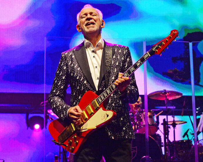 “I went to this very posh house in Regent’s Park in London, knocked on the door and this 16-year-old American kid held it up. I said, ‘It’s a red guitar – I’ll have it!’” How Phil Manzanera got his trademark Roxy Music Gibson Firebird