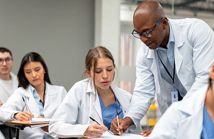 Med Schools Navigate Admissions in New Legal, Political Env