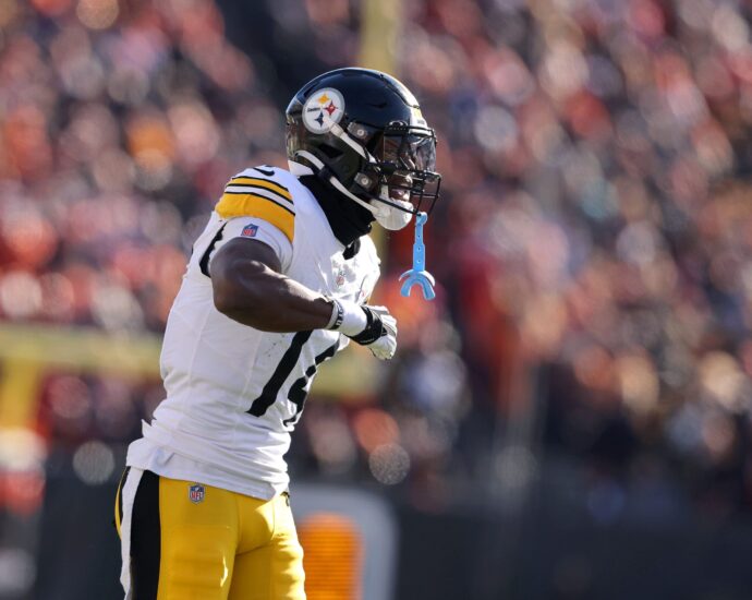 Tuesday NFL Week 16 Injury Report: Latest Updates on Patrick Mahomes, Joe Mixon, Geno Smith, George Pickens, and Others