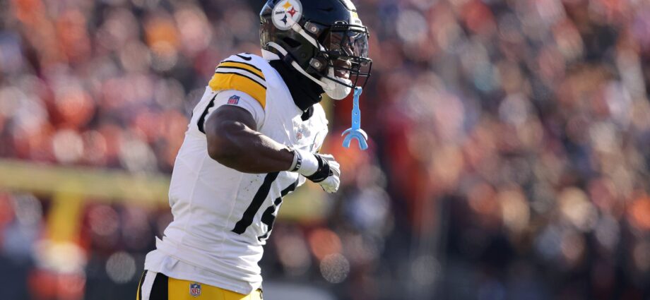 Tuesday NFL Week 16 Injury Report: Latest Updates on Patrick Mahomes, Joe Mixon, Geno Smith, George Pickens, and Others