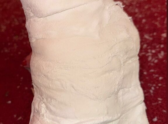 Kim Kardashian shows off her wild high-heeled cast: ‘Broken foot, but make it fashion’