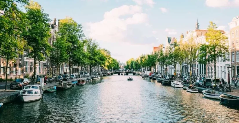 Amsterdam: a dynamic balance of tourism, culture, and sustainable growth
