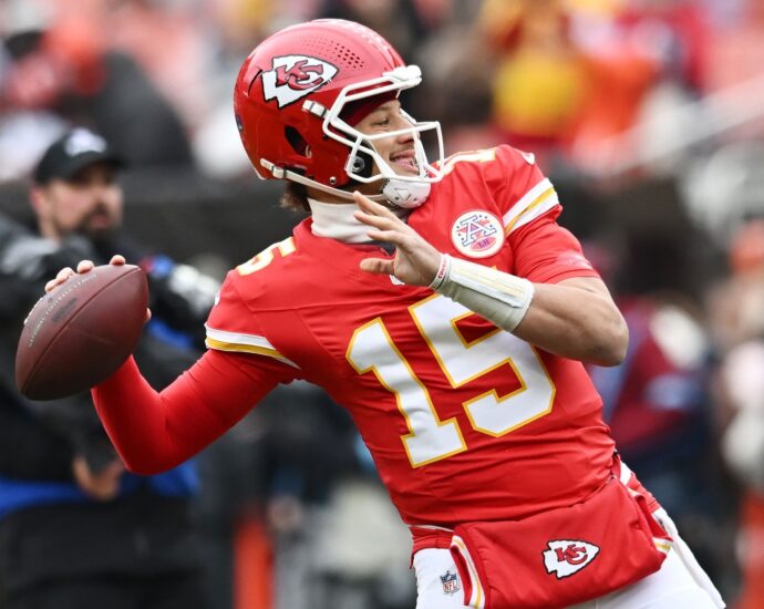 ‘I Don’t Like This at All’ — Patrick Mahomes Faces Backlash From NFL Fans for Getting Cleared To Play vs. Texans