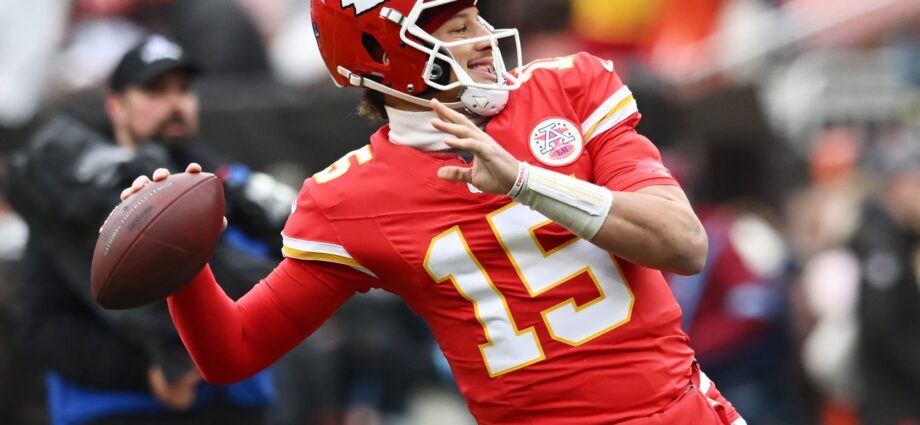 ‘I Don’t Like This at All’ — Patrick Mahomes Faces Backlash From NFL Fans for Getting Cleared To Play vs. Texans
