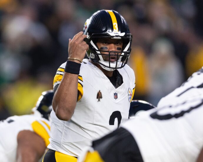 NFL Insider Hints at Russell Wilson Getting a $100,000,000 Contract From Steelers Following Successful Season