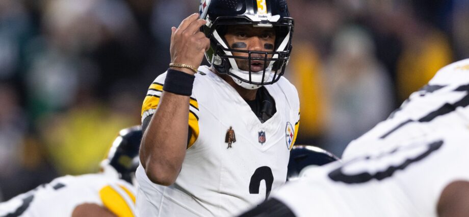 NFL Insider Hints at Russell Wilson Getting a $100,000,000 Contract From Steelers Following Successful Season