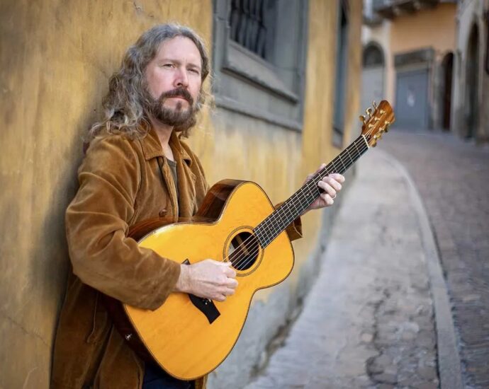 Learn Buck Curran’s Slow, Stately DADGAD Arrangement of “Black Is the Colour of My True Love’s Hair”