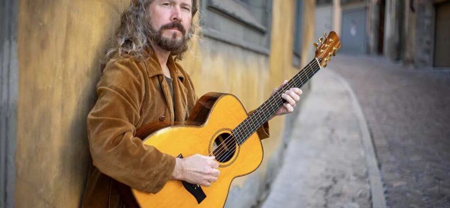 Learn Buck Curran’s Slow, Stately DADGAD Arrangement of “Black Is the Colour of My True Love’s Hair”