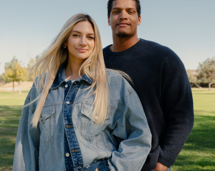 He’s the N.F.L. Player. She Gets the Autograph Requests.
