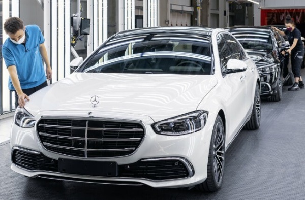 Mercedes-Benz Fires 20,000 Employees