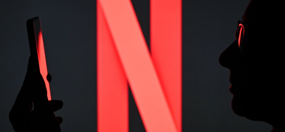 Netflix Will Now Let You Download an Entire Season on Your iPhone. It Might Be Its Smartest Feature Yet