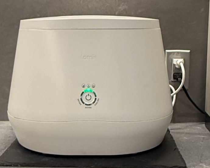 This Countertop Composter Curbs My Food Waste and Creates Plant Fertilizer