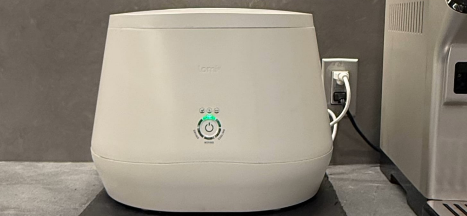 This Countertop Composter Curbs My Food Waste and Creates Plant Fertilizer