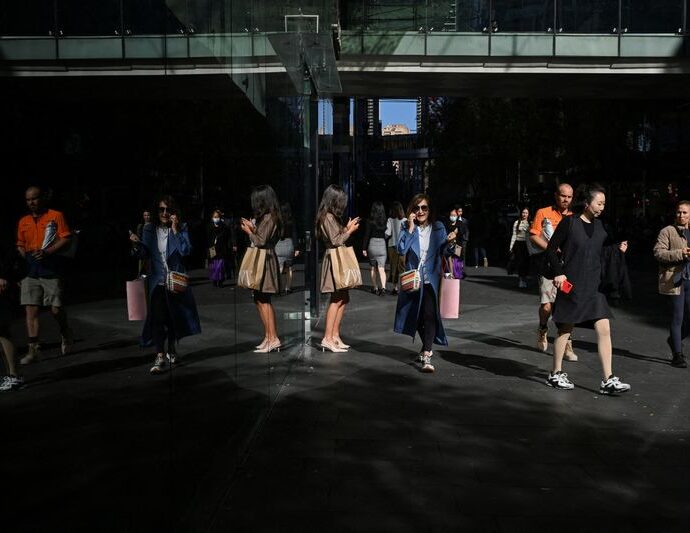 Australia shoppers lured by discounts, shore up economy in 4Q