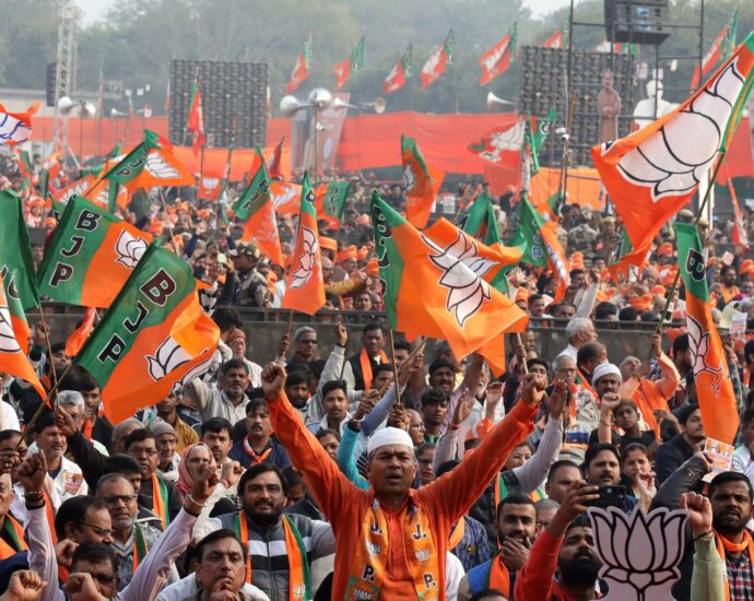 Modi’s BJP Leads in Elections in Delhi Region
