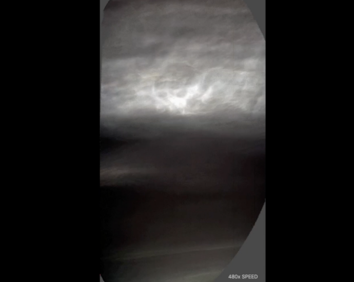 Curiosity rover spots rare shimmering clouds above Mars