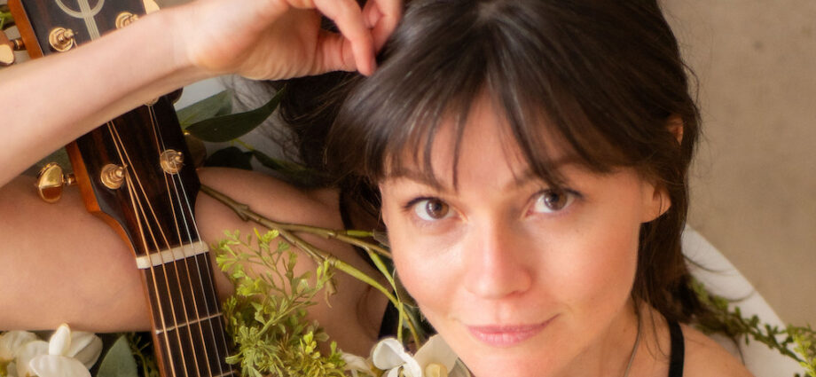 Sarah Banker Releases Bewitching New Single “FRIENDS”