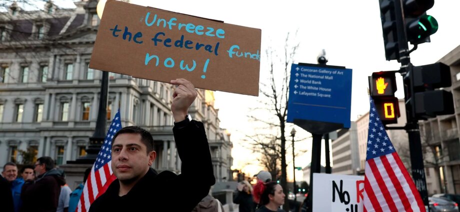 Judge Extends Block to Huge Cuts in National Institutes of Health Research Funding