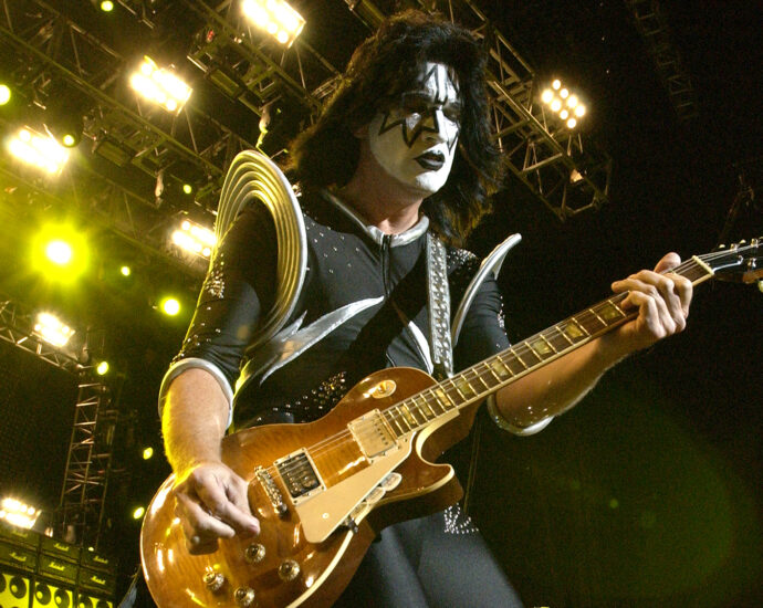 “I really don’t think that ’80s guitar style has stood the test of time very well”: Tommy Thayer emerged in a scene of shredders and guitar heroes – but the style they pioneered never appealed to him