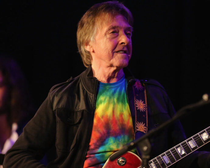 “An unbelievably special musician, and an amazing person”: Joey Molland, guitarist, singer, last surviving original member of Badfinger, dies at 77