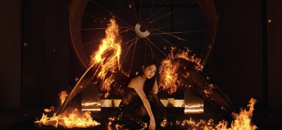 Fans Choose LE SSERAFIM’s ‘HOT’ as This Week’s Favorite New Music