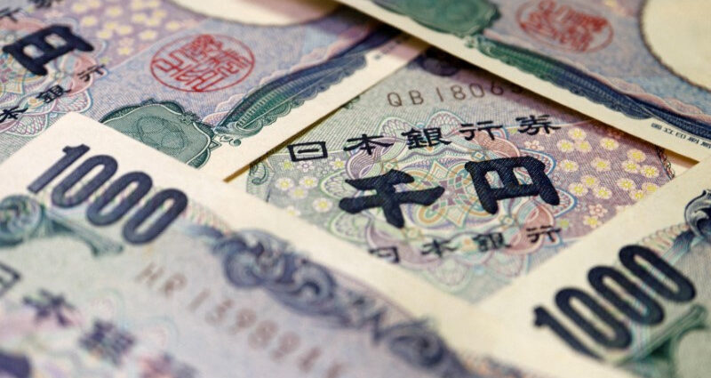 Yen steady, dollar dithers as traders await BOJ, Fed decisions