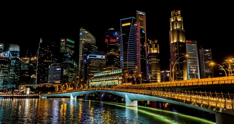 HVS Market Report & In Focus: Singapore & By Hok Yean CHEE