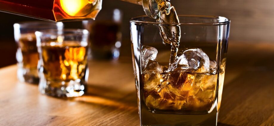Researchers found evidence linking heavy alcohol drinking to brain damage and early death