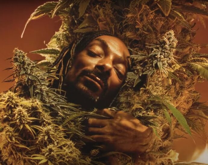 Snoop Dogg Drops ‘Last Dance With Mary Jane’ Video on 4/20