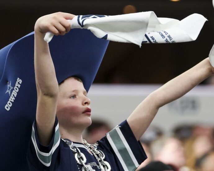 Majority of Cowboys fans see a trade down in the first round of the draft