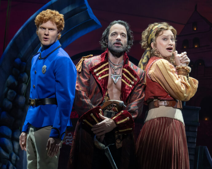‘Pirates! The Penzance Musical’ Broadway Review: David Hyde Pierce Is The Very Model Of A Musical-Comedy Charmer