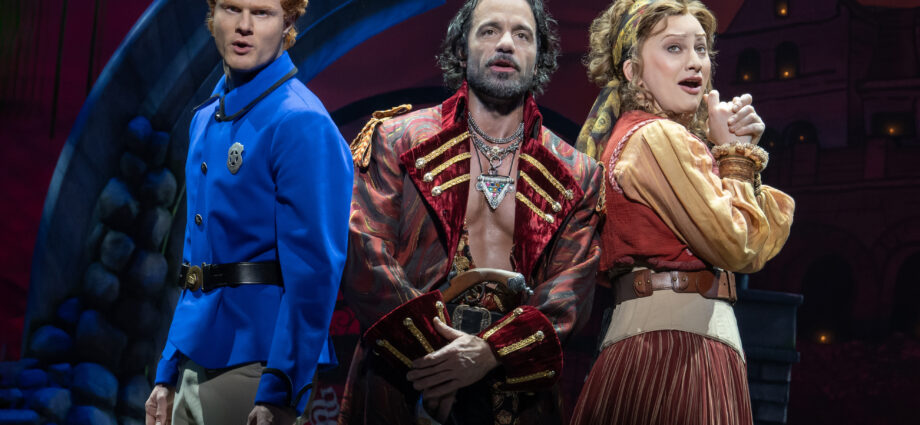 ‘Pirates! The Penzance Musical’ Broadway Review: David Hyde Pierce Is The Very Model Of A Musical-Comedy Charmer