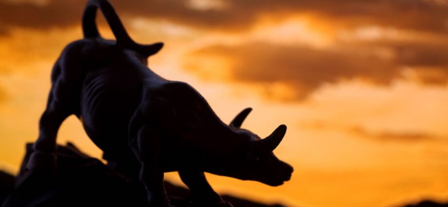 Bitcoin Poised for Strongest Weekly Gain Since Trump Win as ETFs Gobble $2.7B Inflows