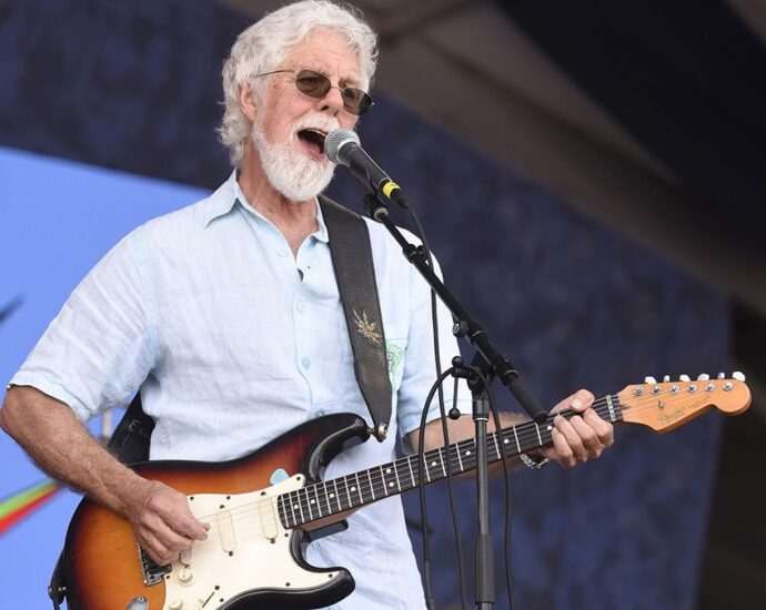 “Dylan asked, ‘What’s the least amount of notes you can play?’ I said, ‘I could play one.’ He goes, ‘Do that’”: Fred Tackett compares his gigs with Bob Dylan, Tom Waits, and Bob Seger, and recalls his friendship with Lowell George