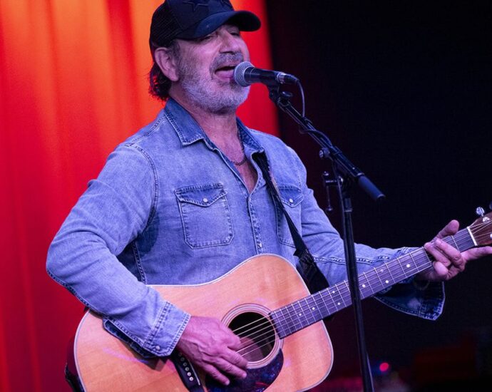 “Norm was like, ‘Do you want to play with Joe?’ Before I could say ‘yes’ or ‘no,’ he brings Joe over and tells him, ‘Jason wants to play a set’”: Jason Sinay on jamming with Joe Bonamassa – and why his early sessions with Mike Campbe