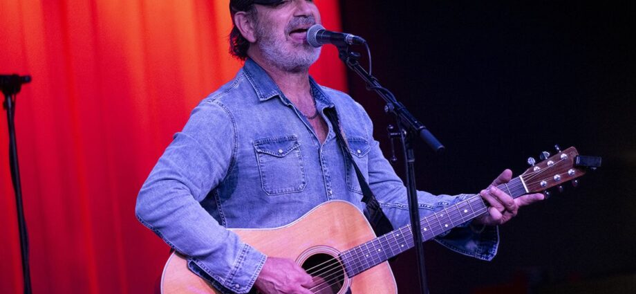 “Norm was like, ‘Do you want to play with Joe?’ Before I could say ‘yes’ or ‘no,’ he brings Joe over and tells him, ‘Jason wants to play a set’”: Jason Sinay on jamming with Joe Bonamassa – and why his early sessions with Mike Campbe