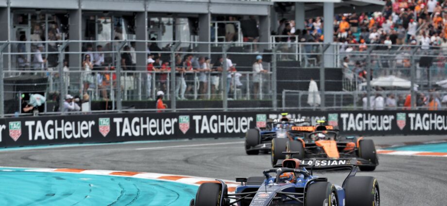 ‘La 4e place était possible’ : Albon est ‘content’ d’avoir pu suivre Verstappen et Russell