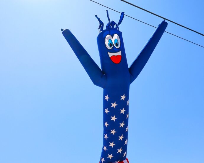 Flailing tube man-inspired robot uses no electronics